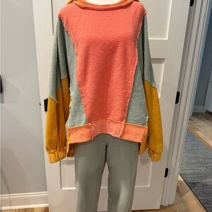 Colorful Women's Sweatshirt & Pant Set